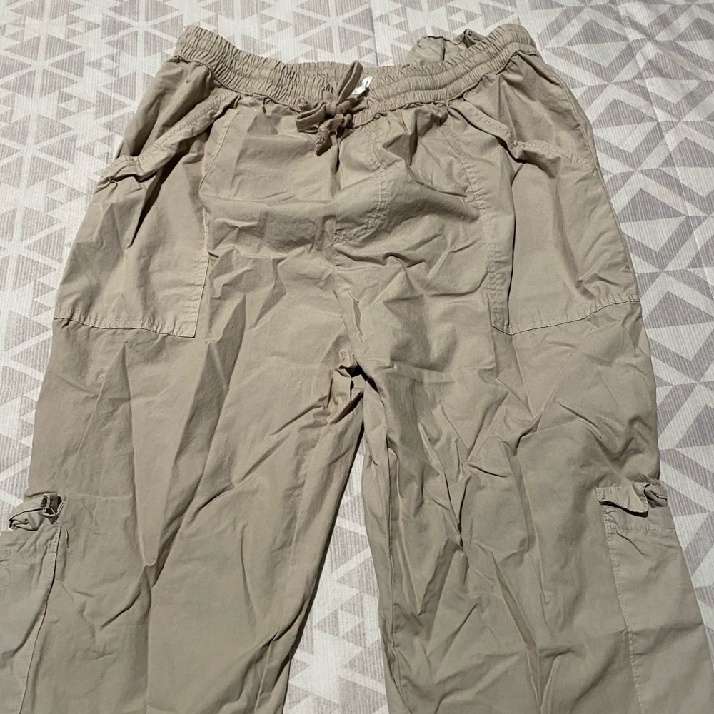 new red haute women’s tan cargo pants